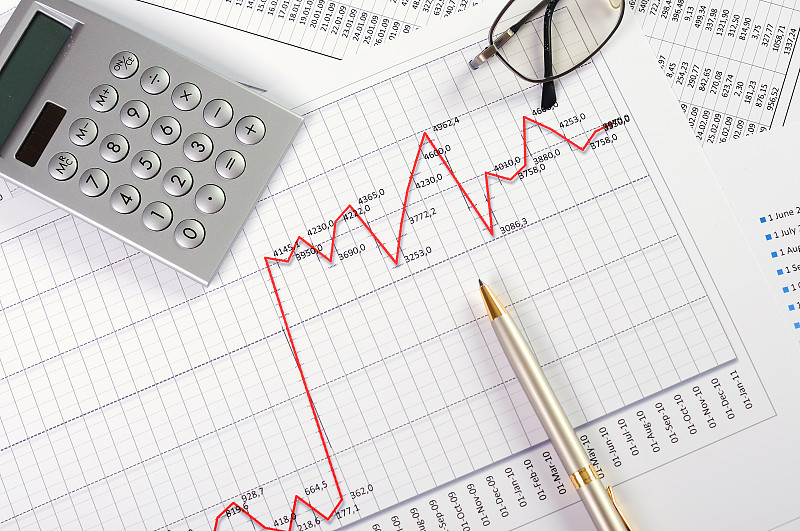 证券销售图表-工作场所成功的商人图片下载