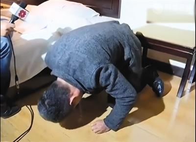 3月21日,据西安电视台报道,奥凯公司法人代表王志伟下跪道歉。